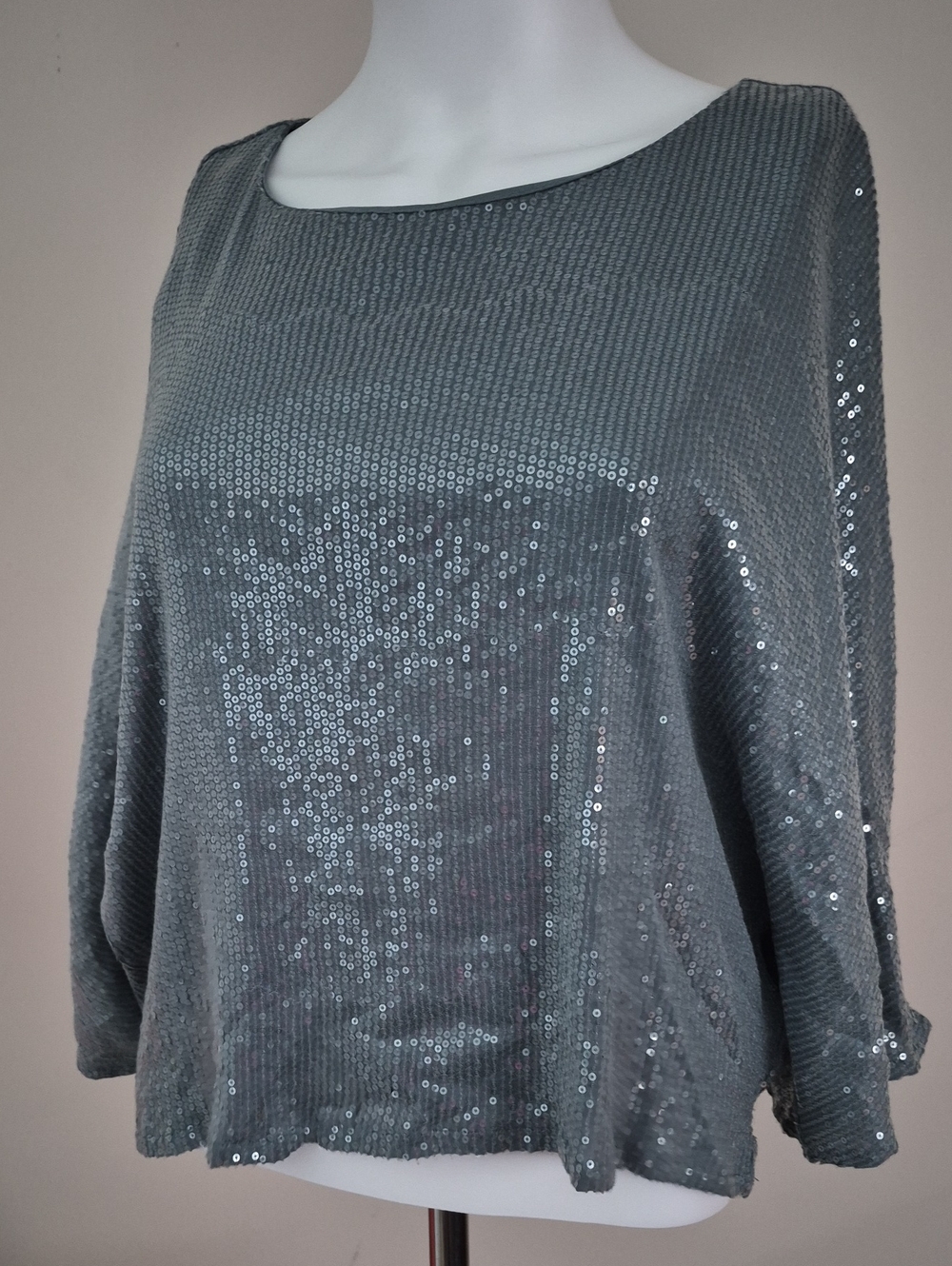 Jennifer Lopez Gray Sequin Off-the-Shoulder Sweater